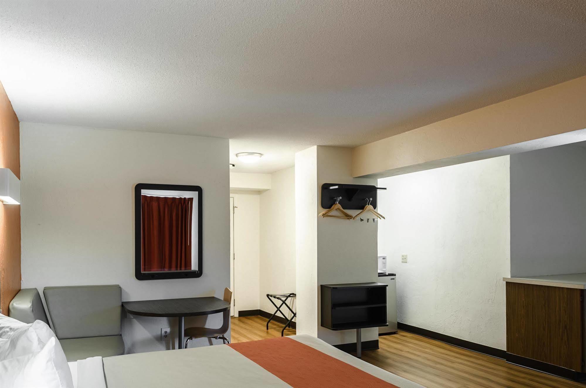 Motel 6 - Westborough Boston Northborough Экстерьер фото