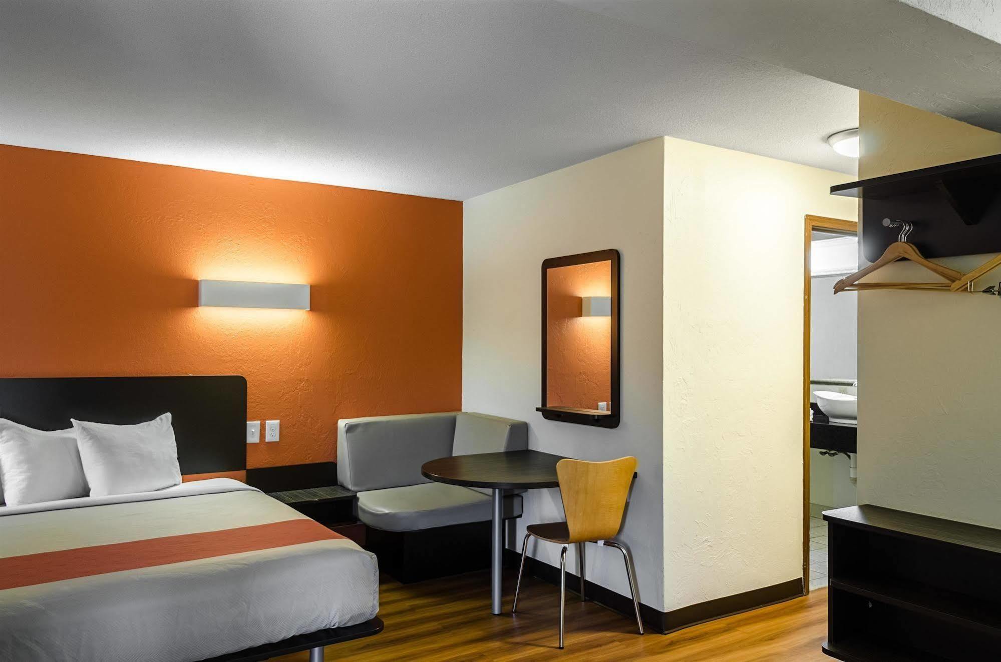 Motel 6 - Westborough Boston Northborough Экстерьер фото