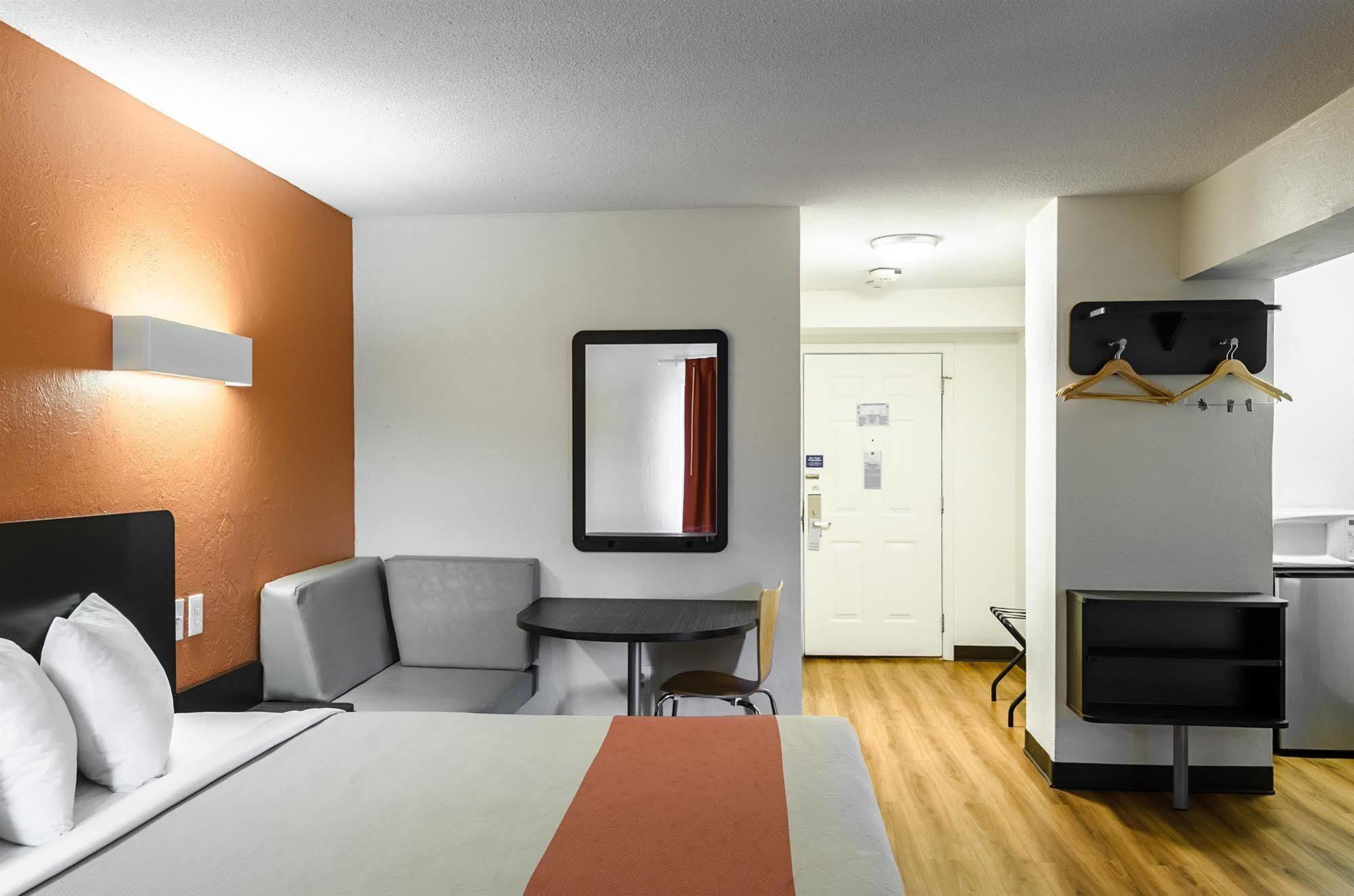 Motel 6 - Westborough Boston Northborough Экстерьер фото
